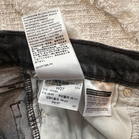 Black Jean Levi Shorts - Picture 3 of 3